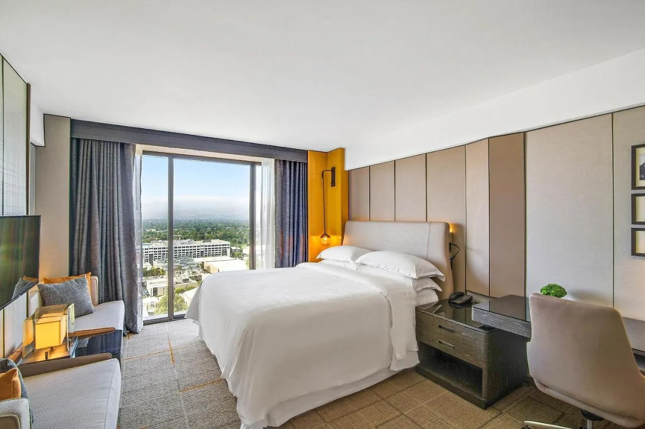 Отель Sheraton Universal Лос-Анджелес