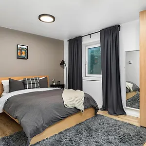 https://the-maple-house.seattlehotelsites.com