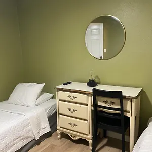 Private In Angeles With Wifi And Ac And Private Fridge!!! Los Angeles